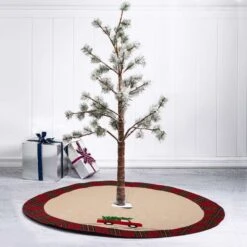 Glitzhome Multicolored Red Truck Christmas Tree Skirt 0.25 In. -Roman Shop 5c24400c 3a20 46b6 aa14 5b6396919392
